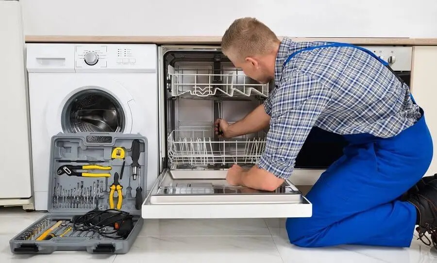 Sultanbeyli Maytag servisi teknisyen ekibi beyaz eşya tamiri yaparken